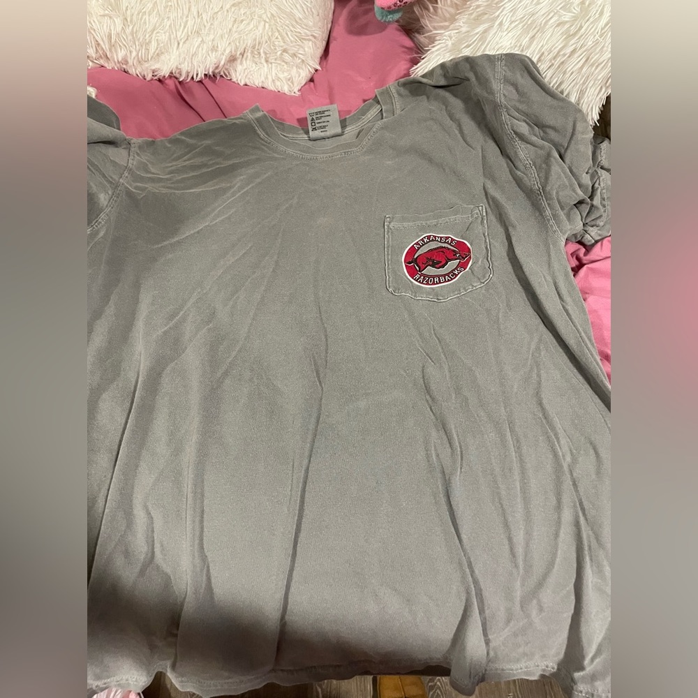 AR hogs tee